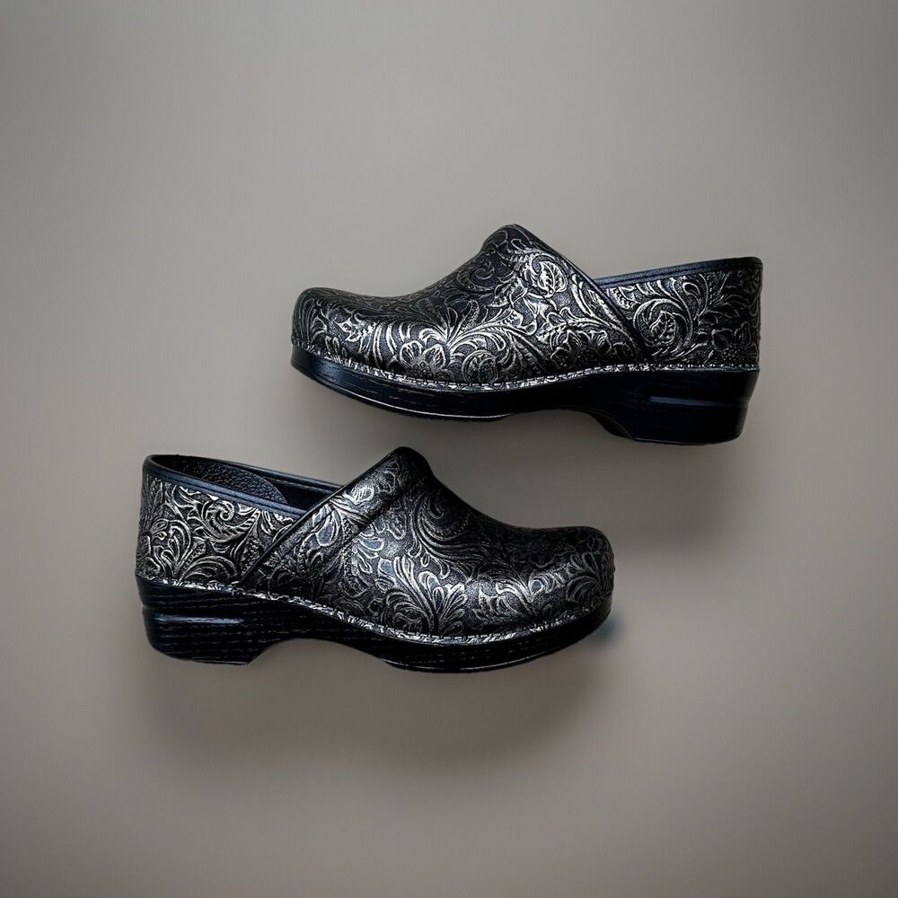 Dansko Professional Tooled Floral Leather Clogs Women’s EU 40 Black Bronze Nurse